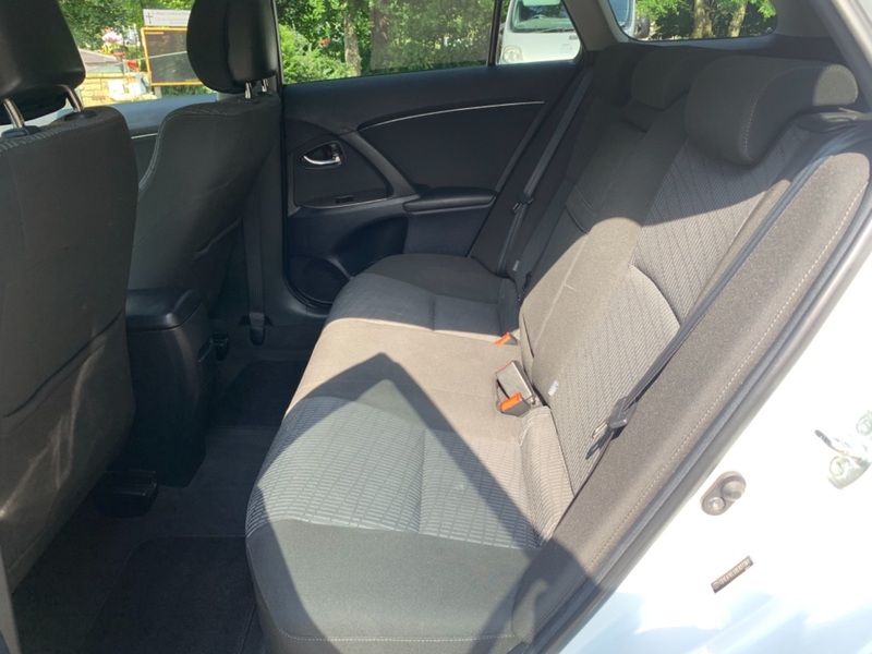 TOYOTA AVENSIS
