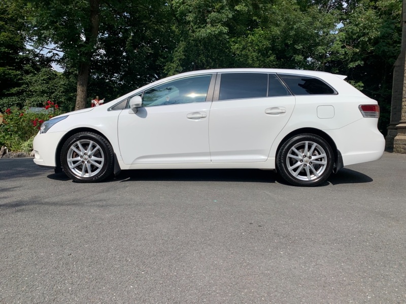 TOYOTA AVENSIS