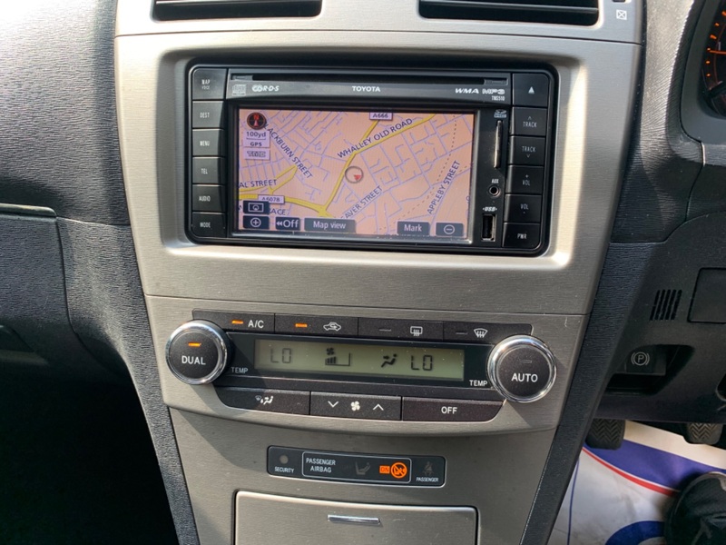 TOYOTA AVENSIS