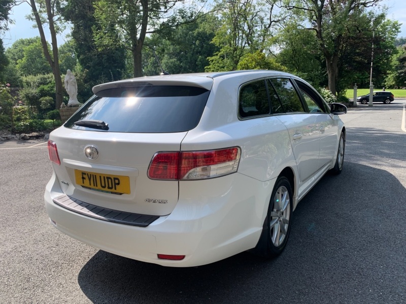 TOYOTA AVENSIS