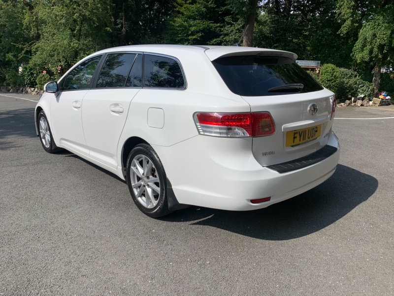 TOYOTA AVENSIS