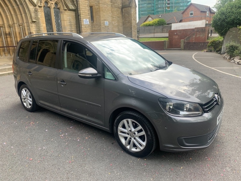 VOLKSWAGEN TOURAN