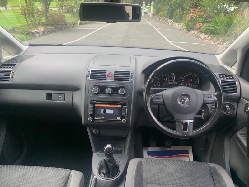 VOLKSWAGEN TOURAN